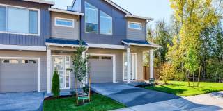 Pleasant Valley Villages 3 Bedroom Townhome with Community Center Gallery 1