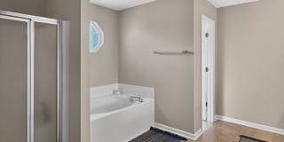 RATE DROP ALERT (was $2200/month) and MOVE-IN SPECIAL: 1st FULL MONTH'S RENT FREE* Gallery 13