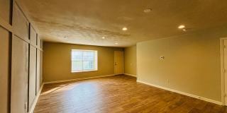 4 Bedroom 2.5 Bath Townhouse Gallery 4
