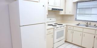 3 Bedroom Single Family Home w/ Garage - Annual Rental in Naples Park! Gallery 6