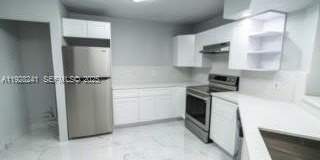 975 N Franklin Ave Gallery 1