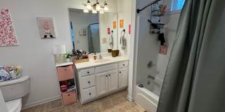 4 Bedroom Downtown Beauty! Gallery 16