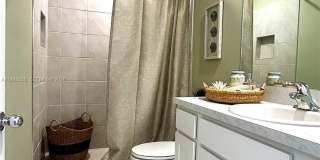 453 NE 13th St Gallery 9