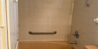 3/2/2 Newly painted! ALL BILLS PAID! Gallery 14