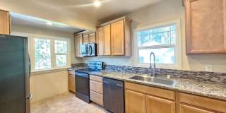 $2,995 - 5 Bed / 3 Bath Stunning and Spacious Home on South Hill Gallery 13