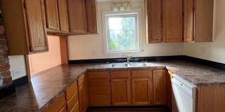 Charming Three Bedroom Home with Large Fenced Yard - Nevada St Gallery 11