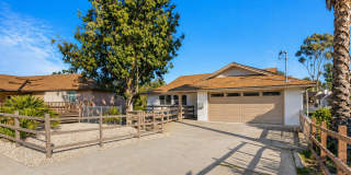 Large Two Story 8 Bed 4 Bath Home Near Campus!! Gallery 1