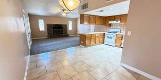 Gorgeous 3 Bed 2 Bath House in a Great Neighborhood Gallery 8