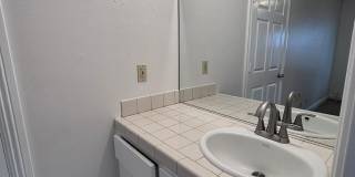 OCEAN BEACH - Spacious 2 bedroom with bonus room/office property close to OB Park & More! Gallery 13