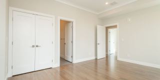 Charming 4 Bedroom-No Broker Fee Gallery 8