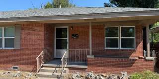 Near the University 2 bedroom Duplex With Private yard Gallery 1
