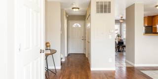 Charming 3 Bedroom Townhome in Highlands Neighborhood Gallery 3