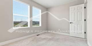 Spacious Townhouse with Central AC and 2-Car Garage Gallery 17