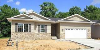 4 Bedroom Home in Mackinaw Village Gallery 9