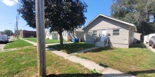 2 Bedroom, 2 Bathroom Home with large garage! Gallery 21