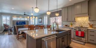 Beautiful 5 Bedroom Home- One Level and Private Pool Gallery 17