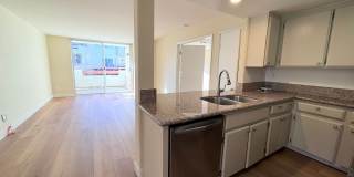 Cute Upgraded 2 bedroom/2 Bath Gallery 3