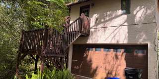 Charming 2 Bed, 1 Bath Carriage House in Historic Golfview Gallery 1