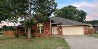 Available August 1st! 3-Bedroom, 2-Bathroom Home in East Rogers Gallery 1