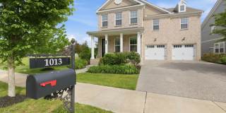 Luxury Executive Living in Sought-After Franklin Community Gallery 1