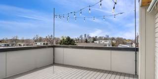 Modern Sunnyside Townhome with Rooftop Deck & Skyline Views Gallery 25