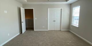 Like New Luxury Townhome! 3 BR, 2.5 BA, 2 Car Garage, Pool, Dog Park, and More! Gallery 27