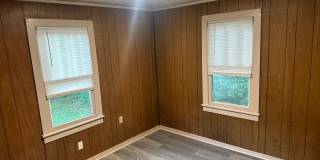 2 Bedroom, 1 Bathroom Home w/ Fenced-In Backyard and Covered Front Porch in Downtown Springdale Gallery 9