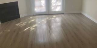 Newly Remodeled 2 bed 2 bath Town-homes in Central Phoenix!! Gated and Pool *** Move-in Special! 50% OFF First and Second months rent! Low Deposit only $995.00. Gallery 5