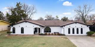 4 bedroom home for rent with pool! Gallery 1