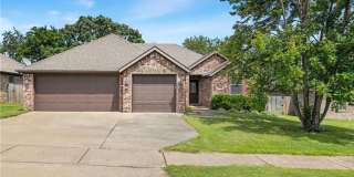 BEAUTIFUL HOME IN GREAT LOCATION! Gallery 1