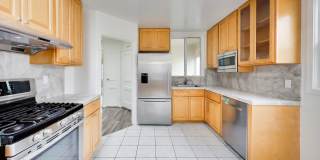 Bright Corner Home with Family Room, Yard & Laundry in Prime Sunset Location! Gallery 11