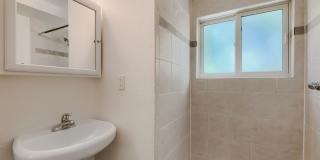 Beautiful 3-Bedroom Home with Large Backyard & Mountain Views Gallery 23
