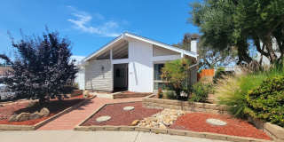Darling, Move-In Ready Home in Highly Sought After Neighborhood w/ a Great View!! Gallery 1
