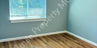 A beautiful 3 bedrooms and 2.5 bathrooms townhouse located in Milwaukie city. Gallery 14