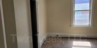 1073 Chicago Avenue Gallery 8