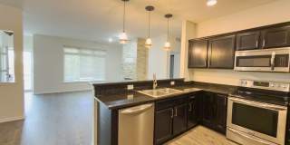 Beautiful Ranch 2 bed/2 bath Condominium Gallery 16