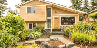 Charming 3-Bed, 2-Bath Tri-Level Home in Redmond, Steps from Marymoor Park" Gallery 1