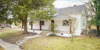 Spacious Three Bedroom Remodeled Home! Gallery 1