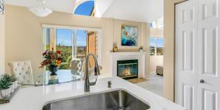 Beautiful Top Floor 2 Bed 2 Bath Condo in Factoria Beautiful Top Floor 2 Bed 2 Bath Condo in Factoria Gallery 8