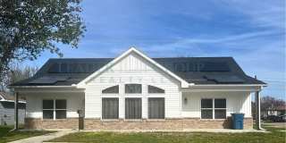 Spacious 3BR Home with Vaulted Ceilings & Split Floor Plan Gallery 1