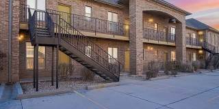 (2) Bedroom Condo Avail NOW! Pool Access! Gallery 1