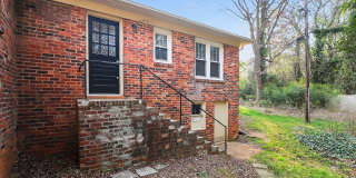 Adorable Two Bedroom Apartment Near Cotswold! Gallery 16