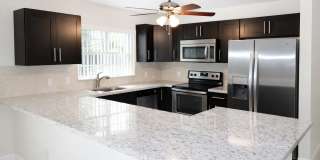 3BED/2BATH house with Large fenced backyard and split floorplan! Gallery 1