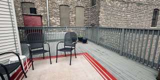 353 W Chicago Avenue Gallery 18