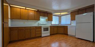 Spacious upstairs 2-Bedroom, 1-Bath Apartment in Springfield 4-Plex! Spacious upstairs 2-Bedroom, 1-Bath Apartment in Springfield 4-Plex! Gallery 8