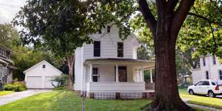 Cute, Clean, Convenient 2 Bedroom Unit in Downtown Ames Gallery 1