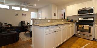 Nice 3 bed in Brookline Gallery 3
