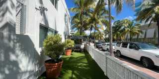 Spacious Studio with lots of natural light located in the heart of south of fifth! Gallery 1