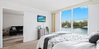 1050 Hillsboro Mile Gallery 19