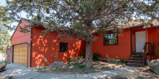 3 Bedroom / 2 Bathroom Home in NE Bend. Gallery 1